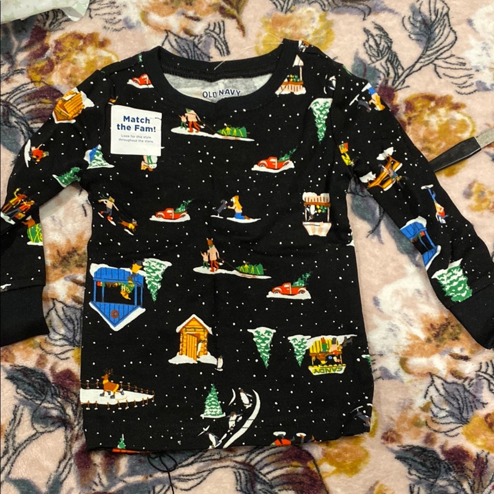 Old Navy Black Long Sleeve Tee with Outdoor Print